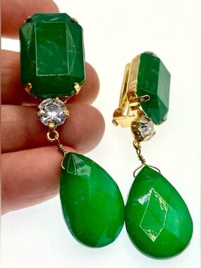 Vintage Scaasi Emerald Look
Drop Earrings Gold Tone
Lightweight Statement ClipOn
